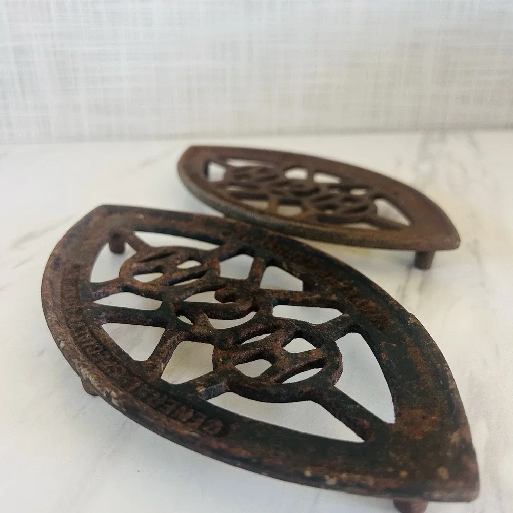 Antique Cast Iron Sad Iron‎ Trivet Humphrey Gas General Specialty Co Lot of 2 UU